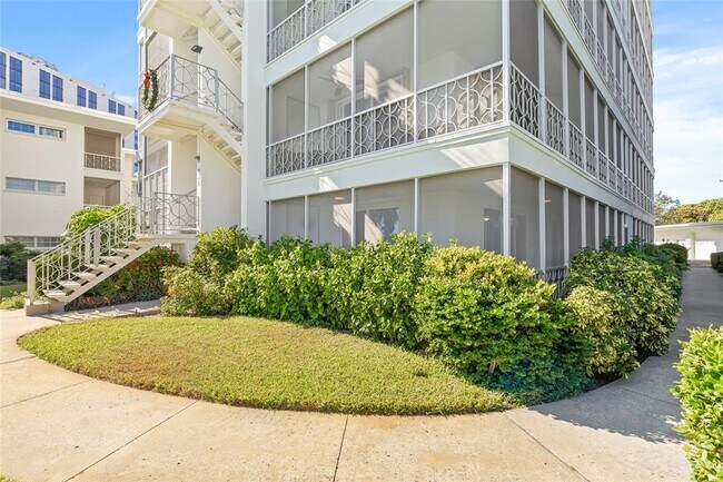 1012 N Shore Dr NE in St. Petersburg, FL - Building Photo - Building Photo