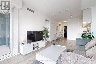 158 Front St E in Toronto, ON - Building Photo - Building Photo