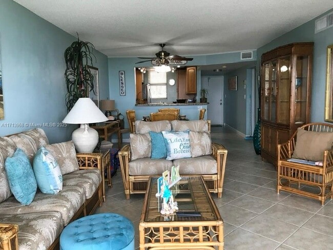 9940 S Ocean Dr in Jensen Beach, FL - Building Photo - Building Photo