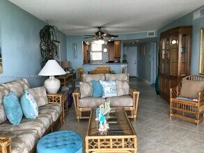 9940 S Ocean Dr in Jensen Beach, FL - Building Photo - Building Photo