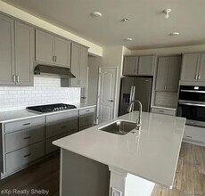 1435 Arcadia Dr in Milford, MI - Building Photo - Building Photo