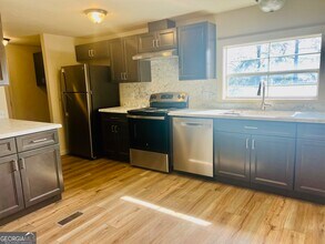10084 Griffin Ferry Rd in Metter, GA - Building Photo - Building Photo