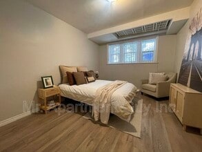 2 Balsam Ave S in Hamilton, ON - Building Photo - Building Photo