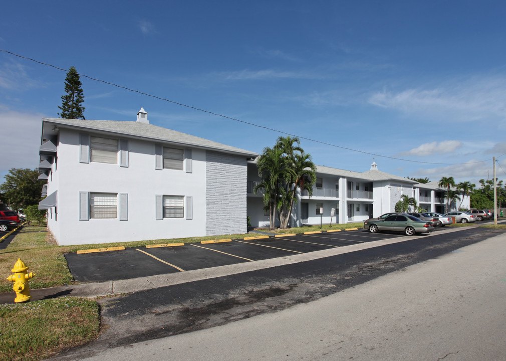 Enclave Hills Apartments in Lauderhill, FL - Building Photo