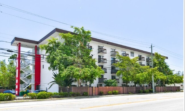 Ram Andrews Apartments in Wilton Manors, FL - Foto de edificio - Building Photo