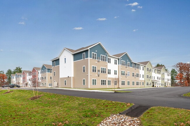 Pembroke Road Apartments in Concord, NH - Foto de edificio - Building Photo