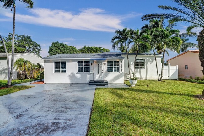 1623 Plunkett St in Hollywood, FL - Foto de edificio - Building Photo