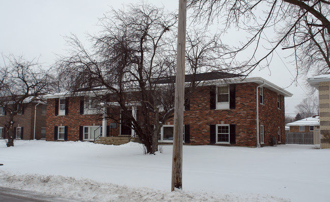 614 E 3rd St in Lockport, IL - Building Photo - Building Photo