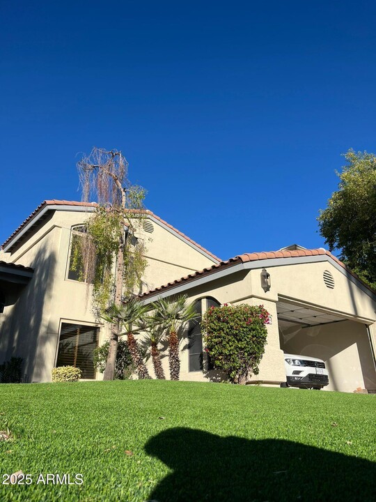 9414 S 51st St in Phoenix, AZ - Foto de edificio