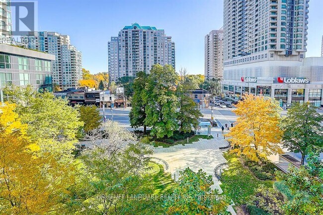 5162 Yonge St in Toronto, ON - Building Photo - Building Photo