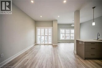 9 Spring St in Brantford, ON - Building Photo - Building Photo