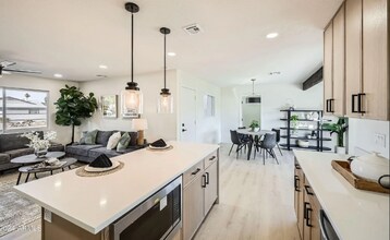 2241 E Janice Wy in Phoenix, AZ - Building Photo - Building Photo