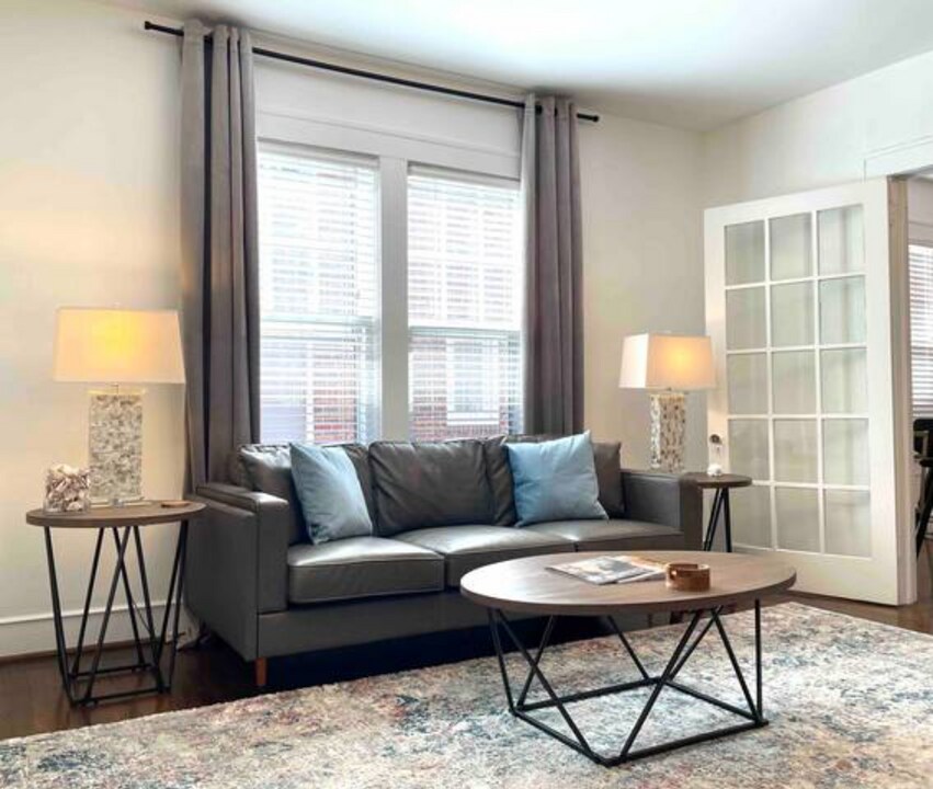 2104 Park Rd, Unit 2 in Charlotte, NC - Building Photo
