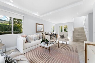 5605 SW 65th Ave in South Miami, FL - Building Photo - Building Photo