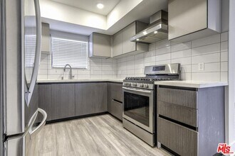 5030 Rosewood Ave in Los Angeles, CA - Building Photo - Building Photo