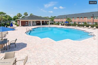 1514 Fieldview Dr in Jacksonville, FL - Foto de edificio - Building Photo