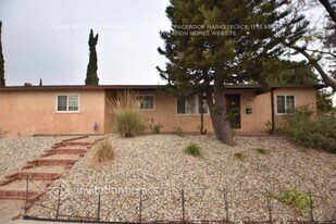 7800 Radford Ave in Los Angeles, CA - Building Photo