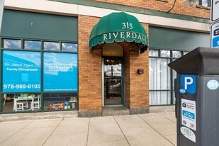 315 Rantoul St, Unit 402 in Beverly, MA - Building Photo