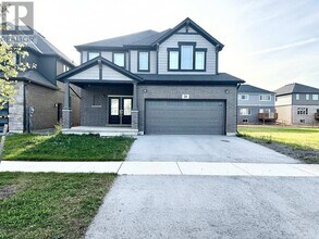 28 Swan Ave in Pelham, ON - Building Photo - Building Photo