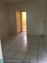 210 NW 5th Ave-Unit -4 in Dania Beach, FL - Building Photo - Building Photo