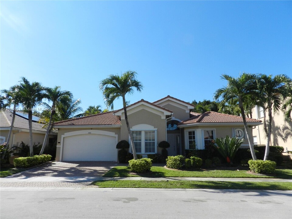 4808 SW 183rd Ave in Miramar, FL - Foto de edificio