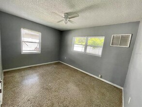 4615 Edgewater Dr in Orlando, FL - Building Photo - Building Photo