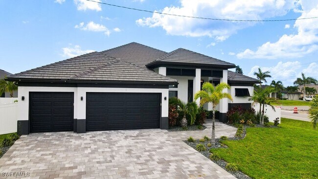 2 SW 35th Ave in Cape Coral, FL - Foto de edificio - Building Photo