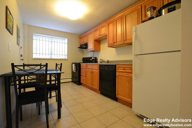 15 Colborne Rd, Unit 2 in Boston, MA - Building Photo - Building Photo