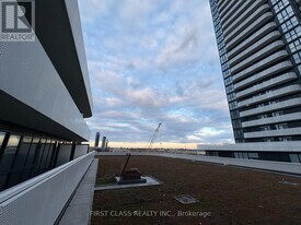 8 Interchange Wy in Vaughan, ON - Building Photo