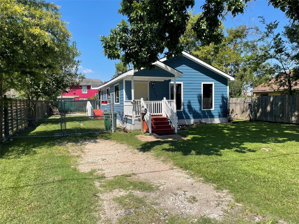 2709 Terry St in Houston, TX - Building Photo