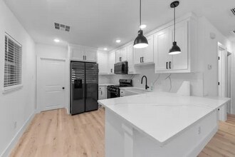 842 E Laramie Ln in Dallas, TX - Building Photo - Building Photo