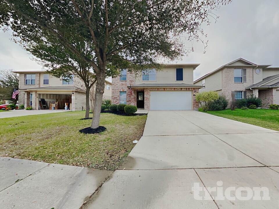 7034 Daybreak Peaks in Converse, TX - Foto de edificio