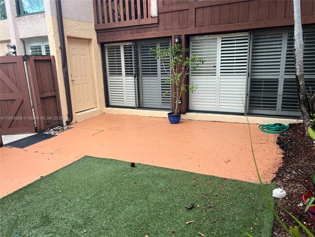 6914 SW 114th Pl in Miami, FL - Building Photo - Building Photo