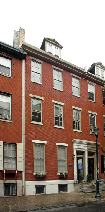 1129 Spruce St in Philadelphia, PA - Building Photo