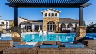 Lucero in San Antonio, TX - Building Photo