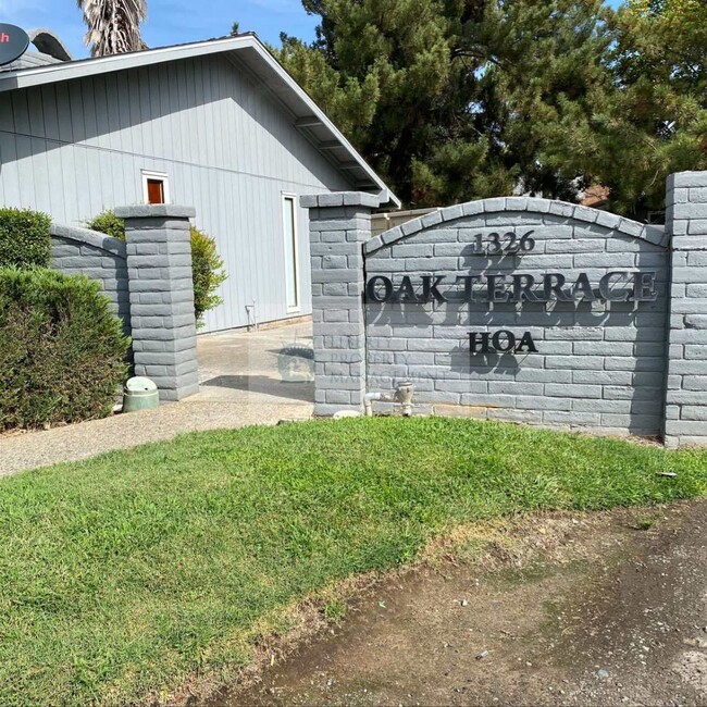 1326 Oak Terrace Ct in Sacramento, CA - Building Photo - Building Photo