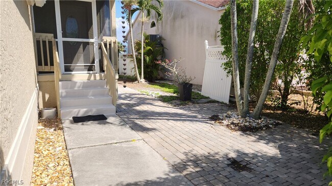 6118 Montego Bay Loop in Ft. Myers, FL - Building Photo - Building Photo