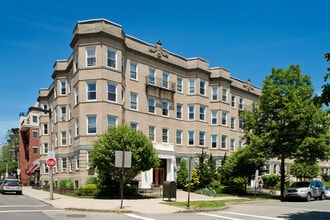 89 Park Dr in Boston, MA - Foto de edificio - Building Photo