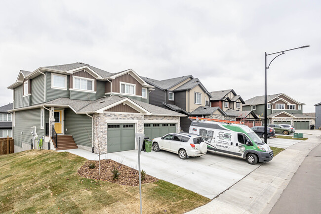 866 Northern Harrier Ln NW in Edmonton, AB - Building Photo - Building Photo