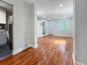 342 Eastern Ave NE in Washington, DC - Building Photo - Building Photo