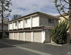 El Syd Apartments in Costa Mesa, CA - Foto de edificio - Building Photo