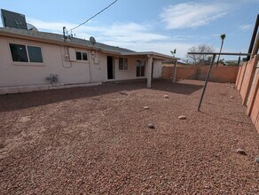 1812 S Hardy Dr in Tempe, AZ - Foto de edificio - Building Photo