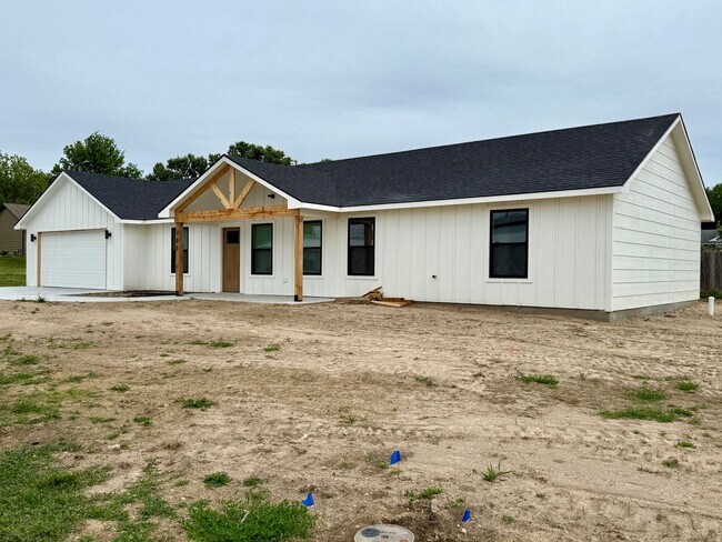 765 N Kansas St in Benton, KS - Building Photo - Building Photo