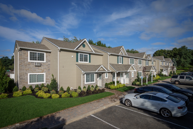 Fairfield Townhouses at Holtsville in Holtsville, NY - Building Photo - Building Photo