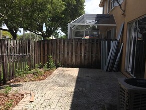 886 NW 135th Ter in Pembroke Pines, FL - Building Photo - Building Photo