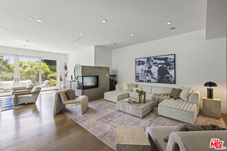 2756 Westshire Dr in Los Angeles, CA - Building Photo - Building Photo