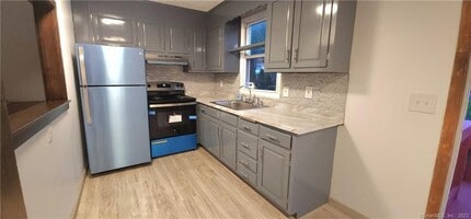 156 Newell Ave in Bristol, CT - Building Photo - Building Photo