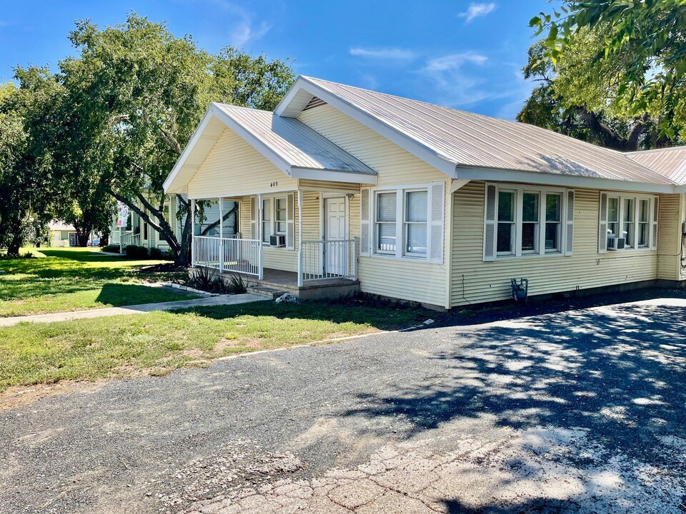 409 North St in San Marcos, TX - Foto de edificio