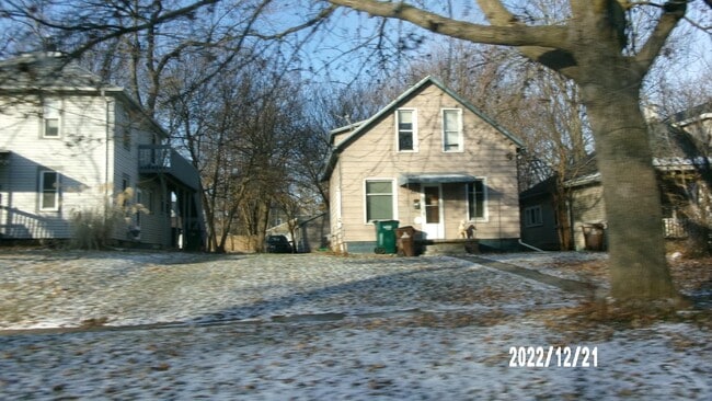 property at 1828 Davis Ave