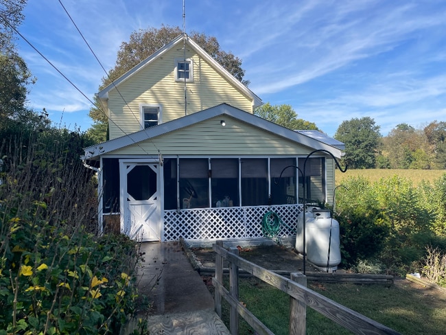 1321 Deibler Gap Rd in Dalmatia, PA - Building Photo - Building Photo